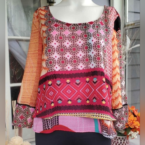 Patrons Of Peace Split Back Longsleeved Geometric Pattern Multicolored Boho Top - Picture 5 of 8